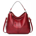 Sac hobo femme marron en polyuréthane à fermeture zippée