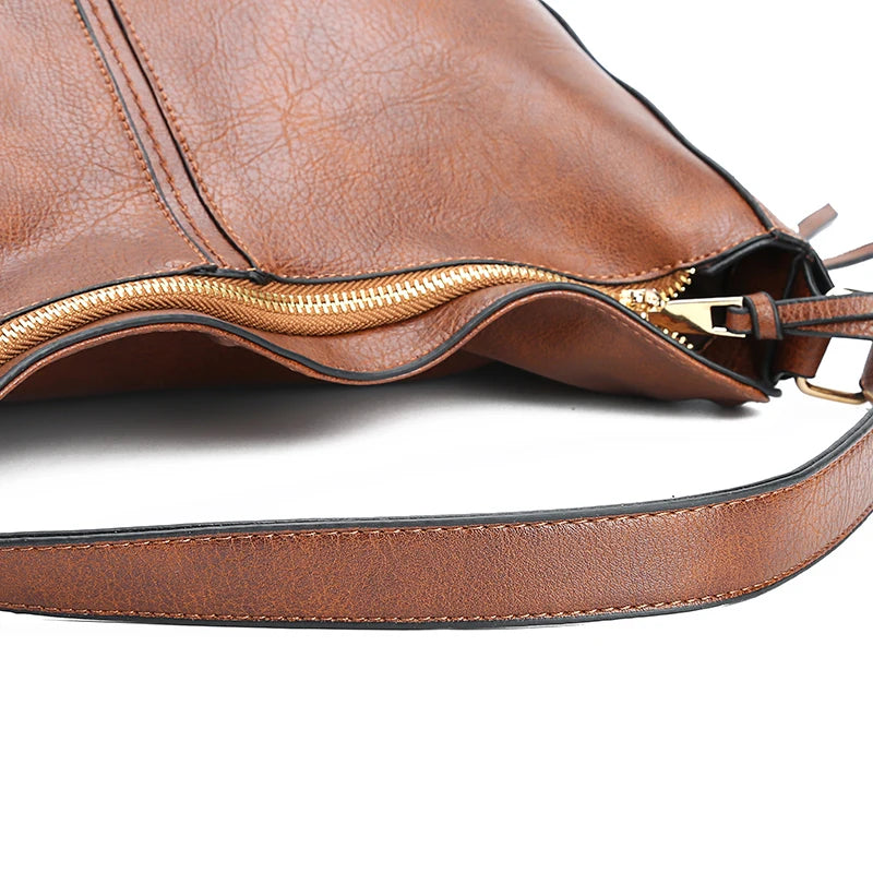 Sac hobo femme marron en polyuréthane à fermeture zippée