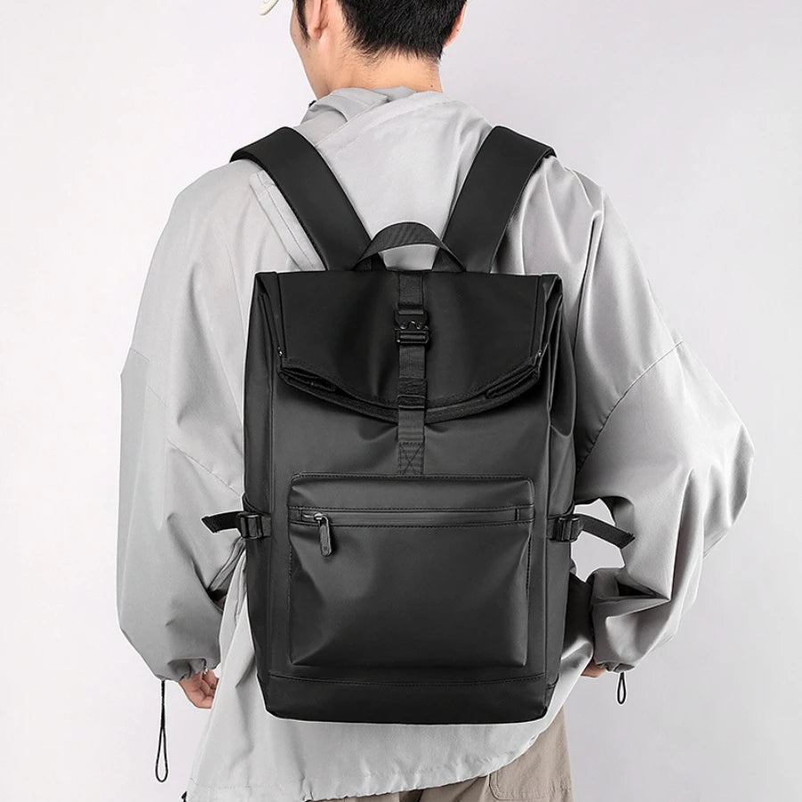 Sac À Dos 20-35 L À Rabat Et Poche Frontale Zippée Noir